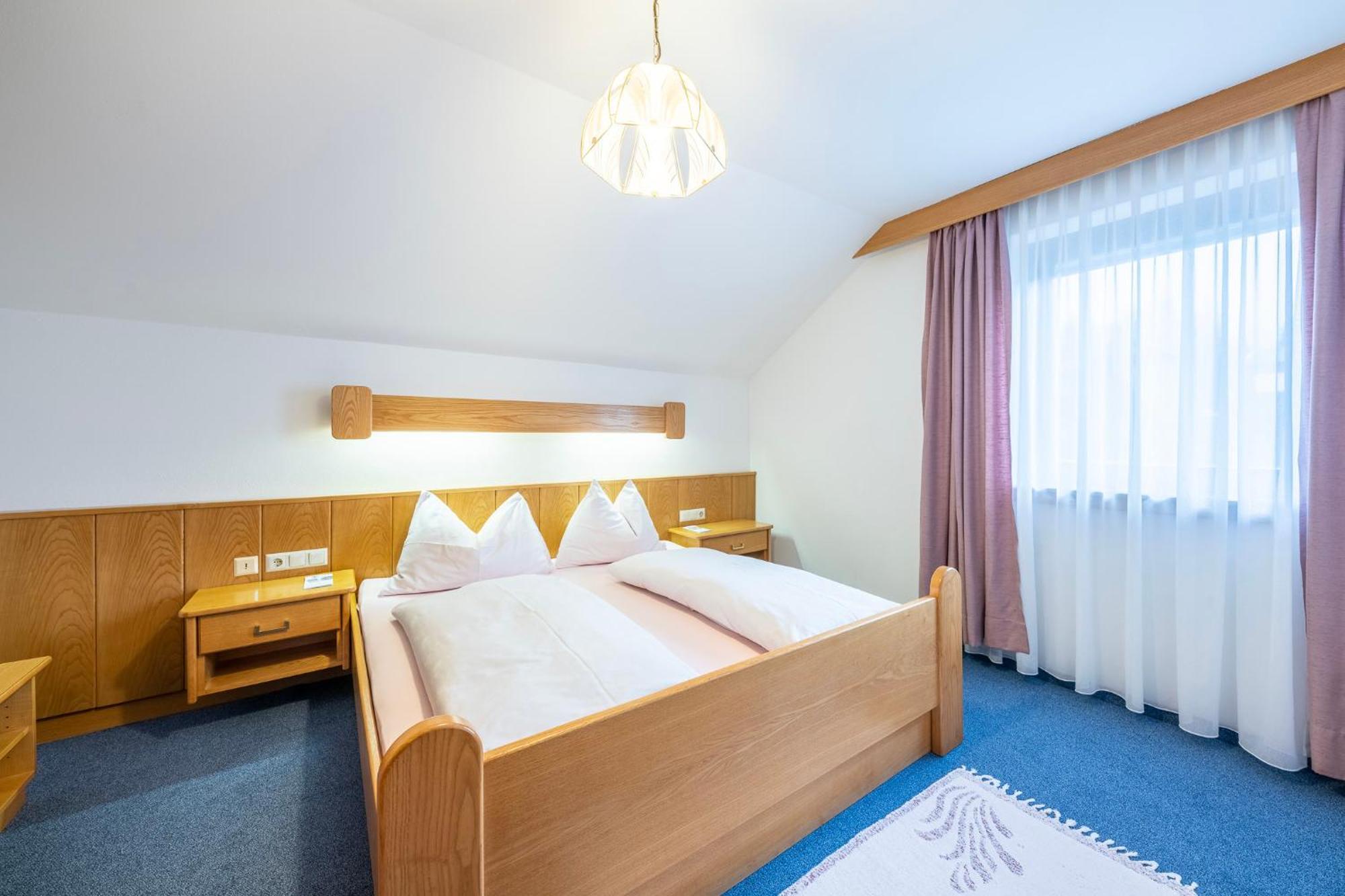 Fruehstueckspension-Appartementhaus Wasserer Bad Kleinkirchheim Buitenkant foto