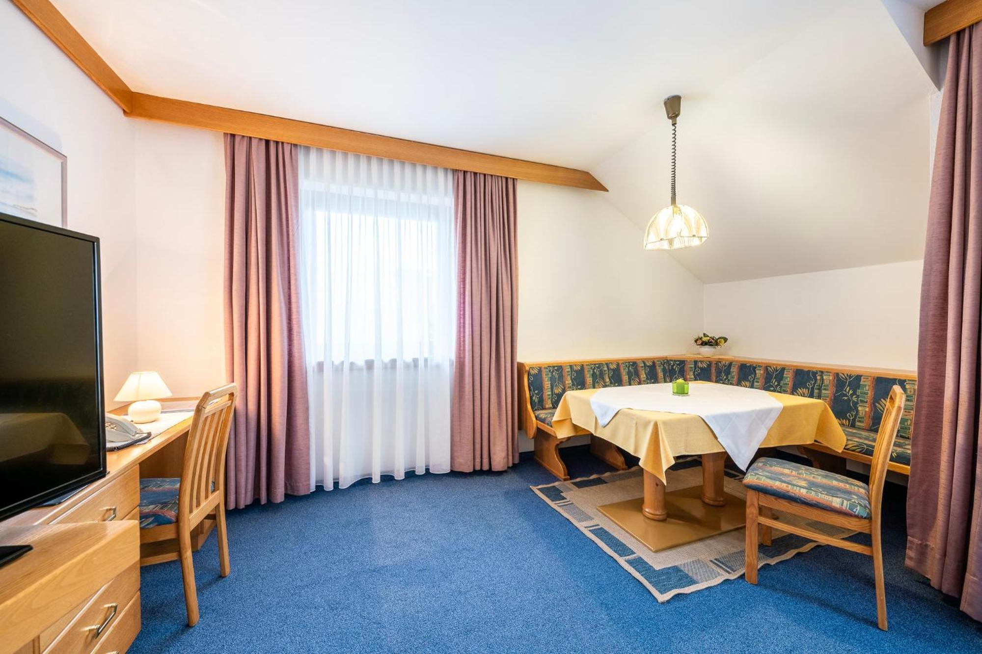 Fruehstueckspension-Appartementhaus Wasserer Bad Kleinkirchheim Buitenkant foto